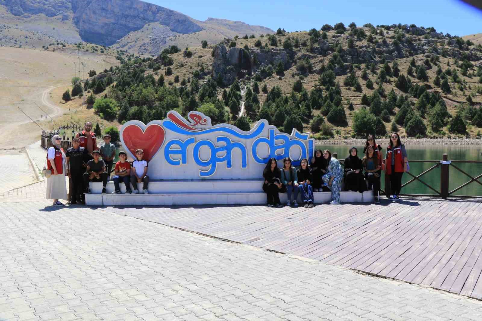 &Ccedil;ocuklara y&ouml;nelik sosyal, k&uuml;lt&uuml;rel ve sportif etkinlikler devam ediyor
