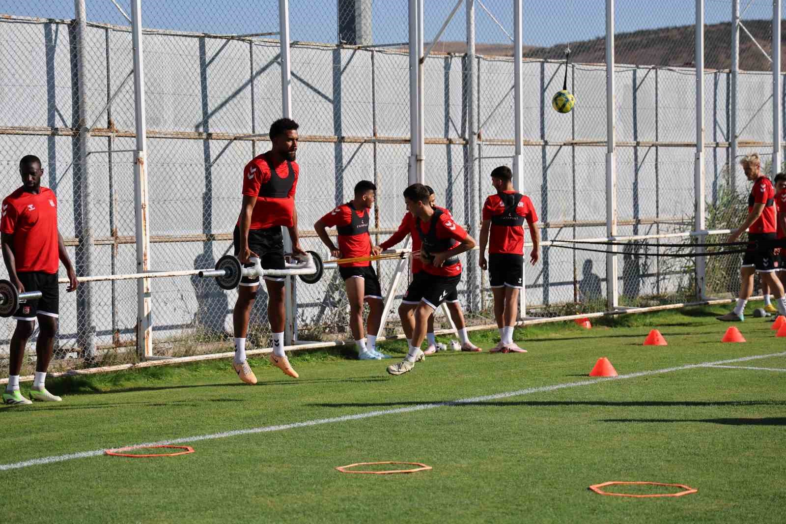 Sivasspor, Kayserispor ma&ccedil;ı hazırlıklarını s&uuml;rd&uuml;rd&uuml;
