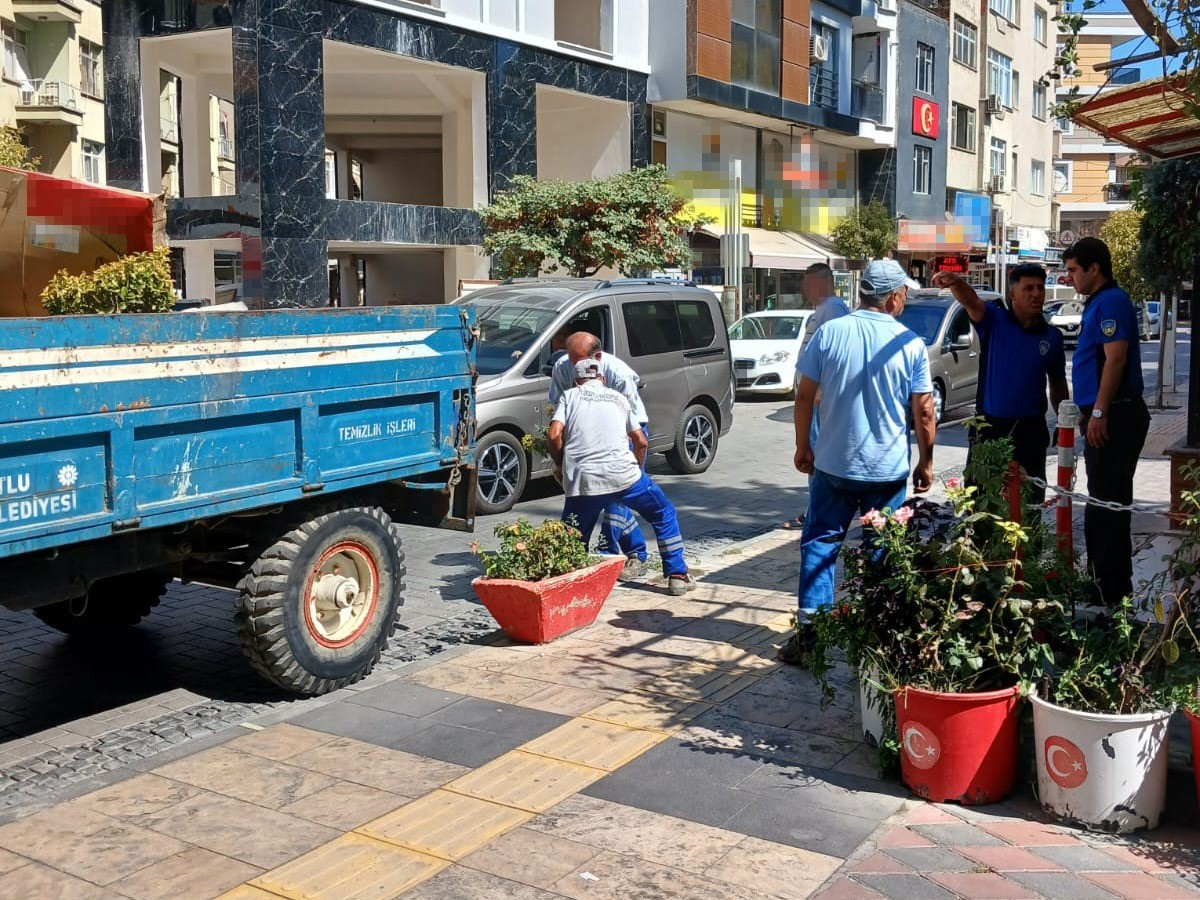 Turgutlu Zabıtasından kaldırım işgallerine sıkı denetim
