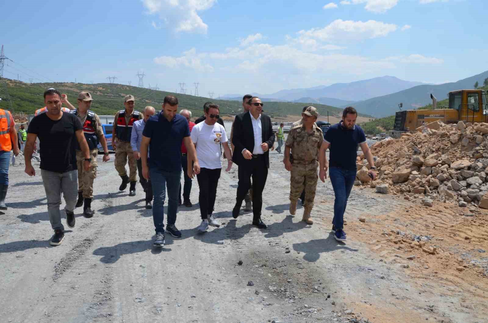 Kaymakam Demir, Tatvan &Ccedil;evre Yolu T-2 T&uuml;neli &ccedil;alışmalarını inceledi
