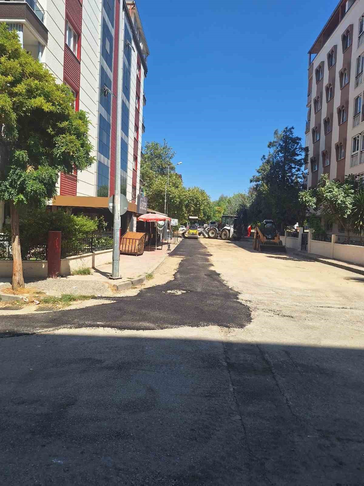 Yunusemre&rsquo;de bozulan yollar yenileniyor
