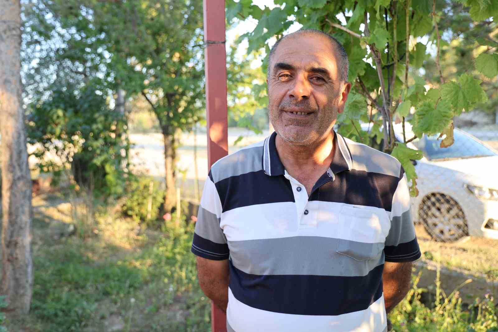 Tamamen kurudu, g&ouml;lden geriye tuz tabakası kaldı
