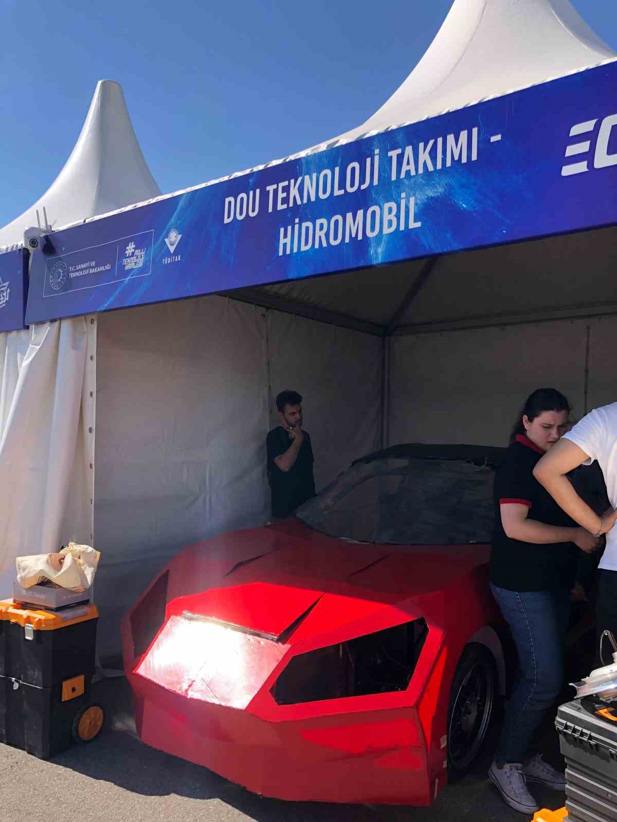 Doğuş Üniversitesi Teknoloji Takımı’nın geliştirdiği "Hidromobil’e Selçuk Bayraktar’dan imza
