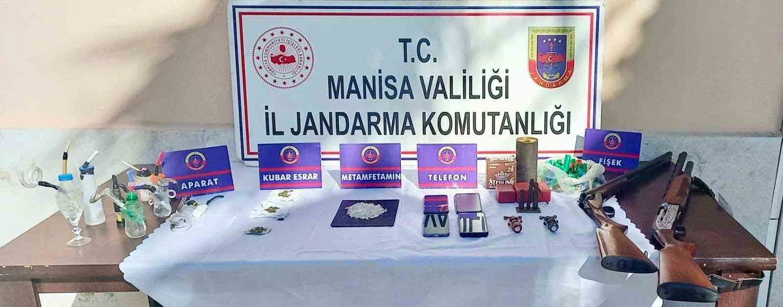 Manisa&rsquo;da jandarmadan uyuşturucu operasyonu
