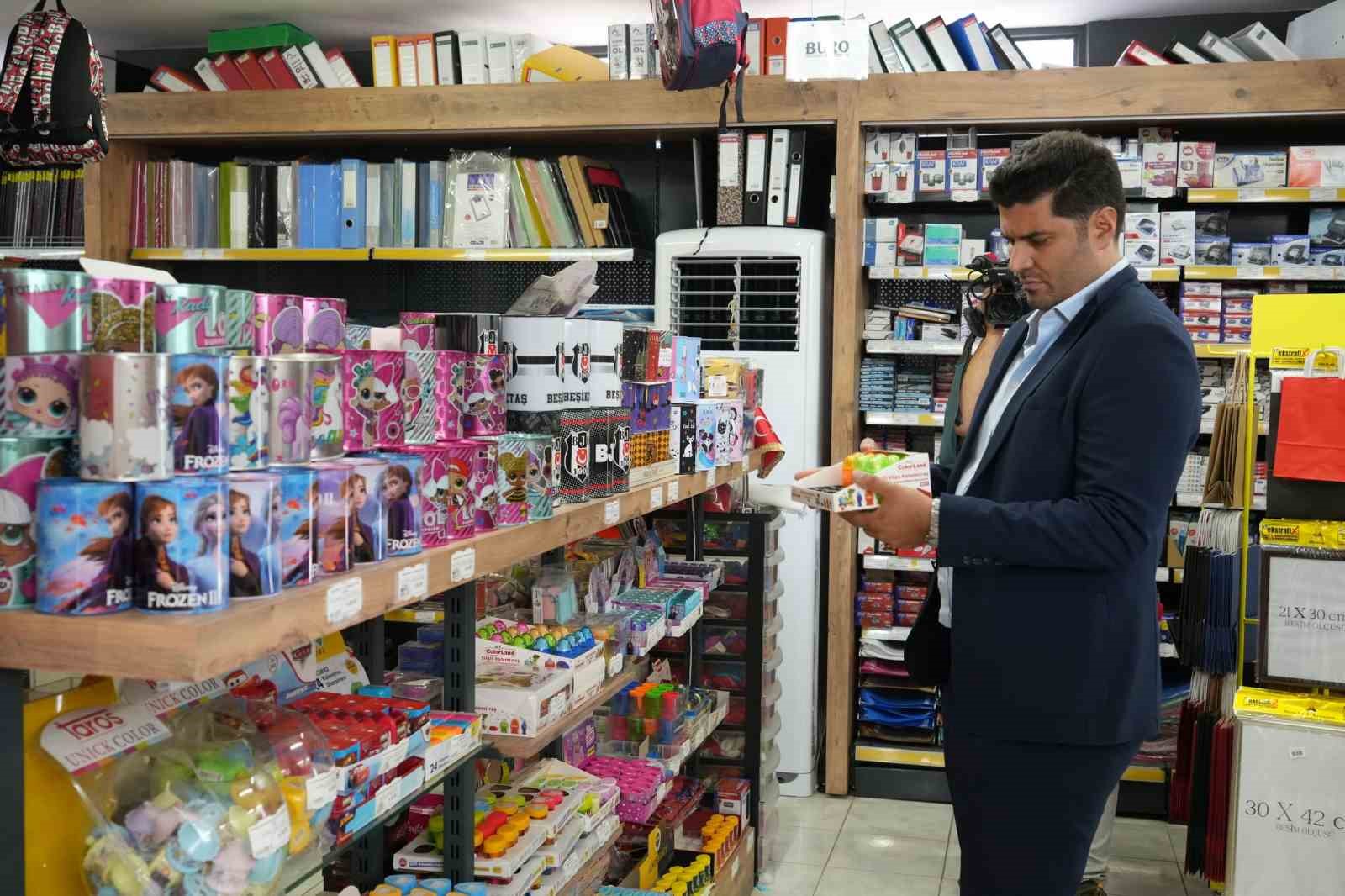 Okulların a&ccedil;ılmasına sayılı g&uuml;n kala Antalya&rsquo;da kırtasiyeler denetleniyor
