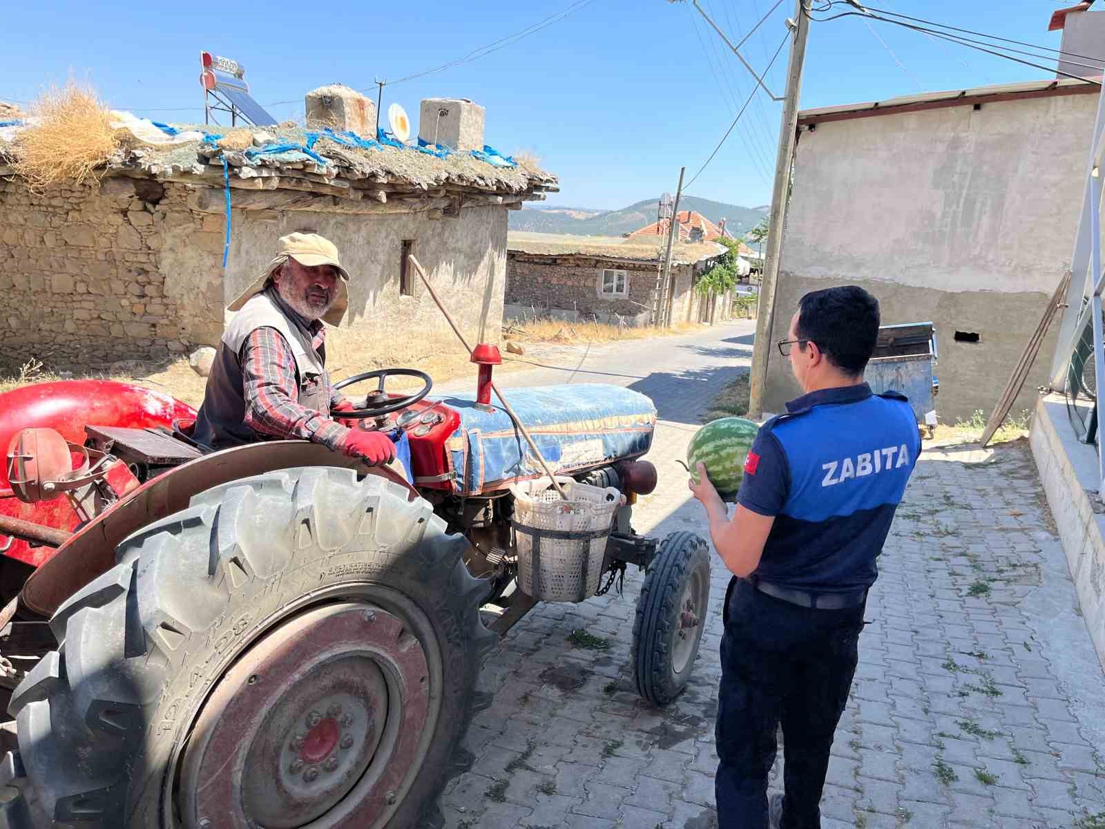Honaz Belediyesi hem &uuml;reticiyi hem de vatandaşı sevindirdi
