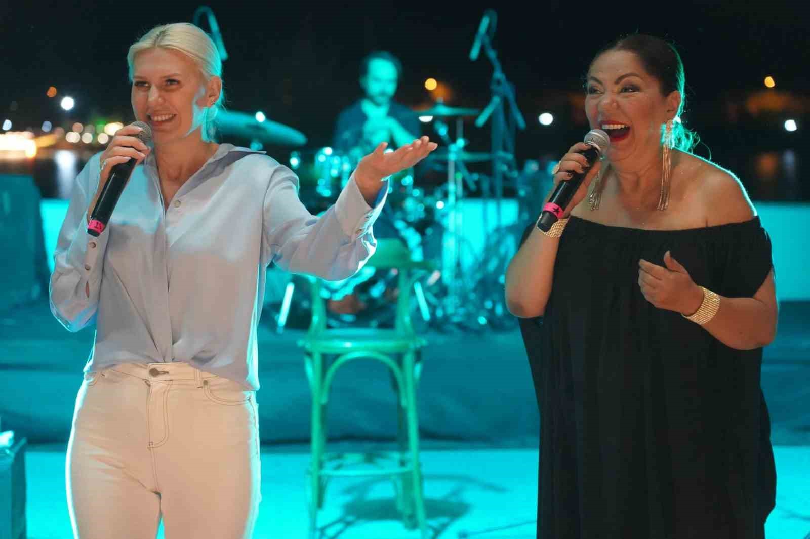 A&ccedil;ıkhava konserlerinde sahne alan son isim İzel oldu
