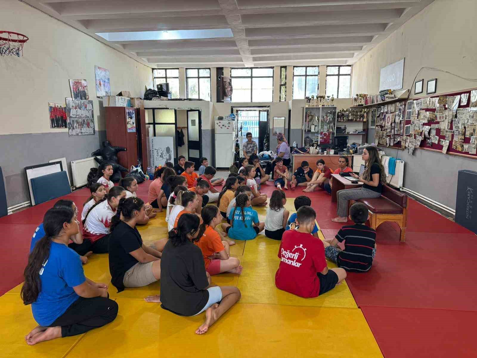Salihli’de öğrencilere teknoloji bağımlılığı ve spor eğitimi