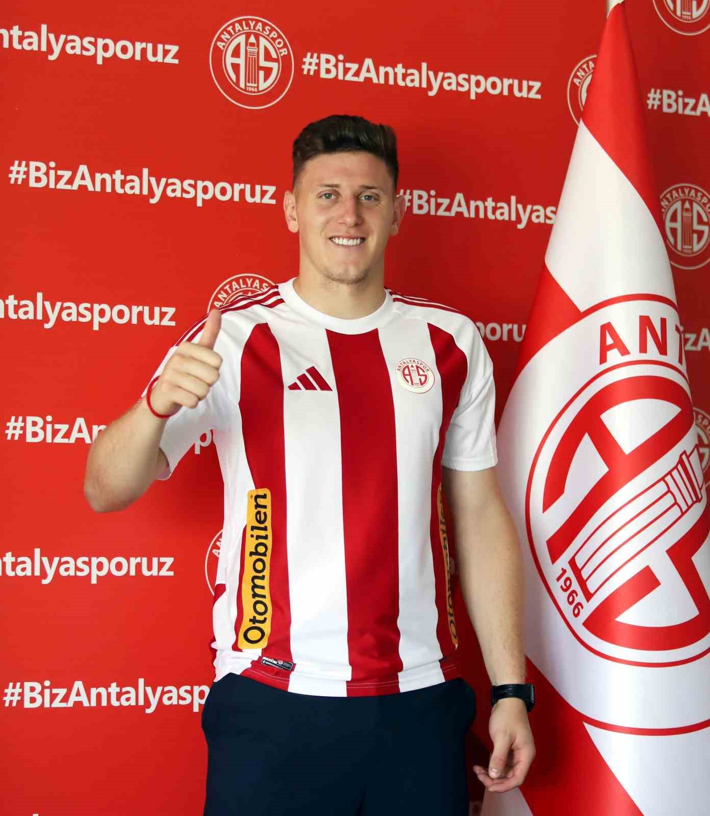 Antalyaspor, Adolfo Gaich’i 1 yıllığına kiraladı
