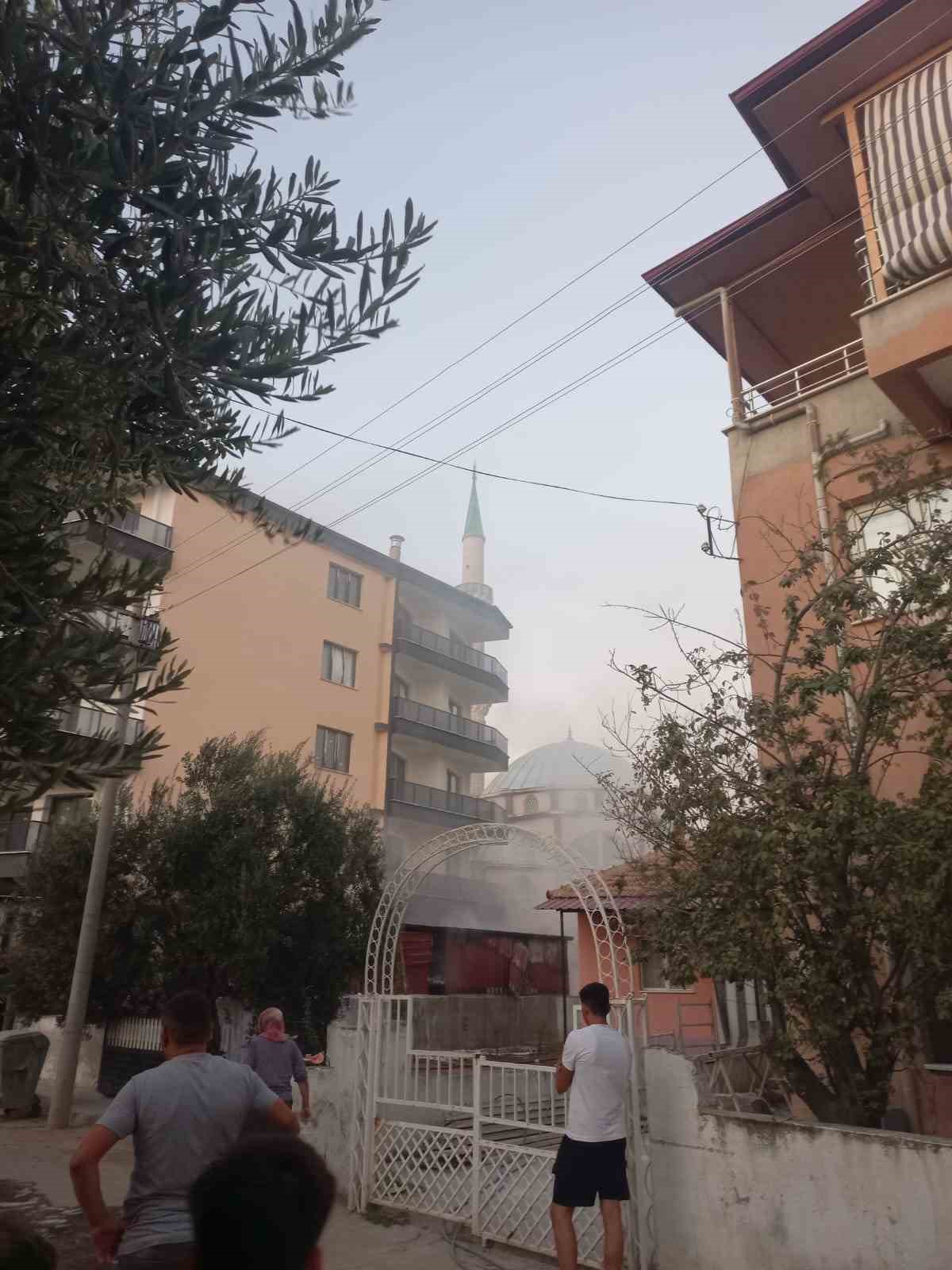 Sarıg&ouml;l&rsquo;de market yangını
