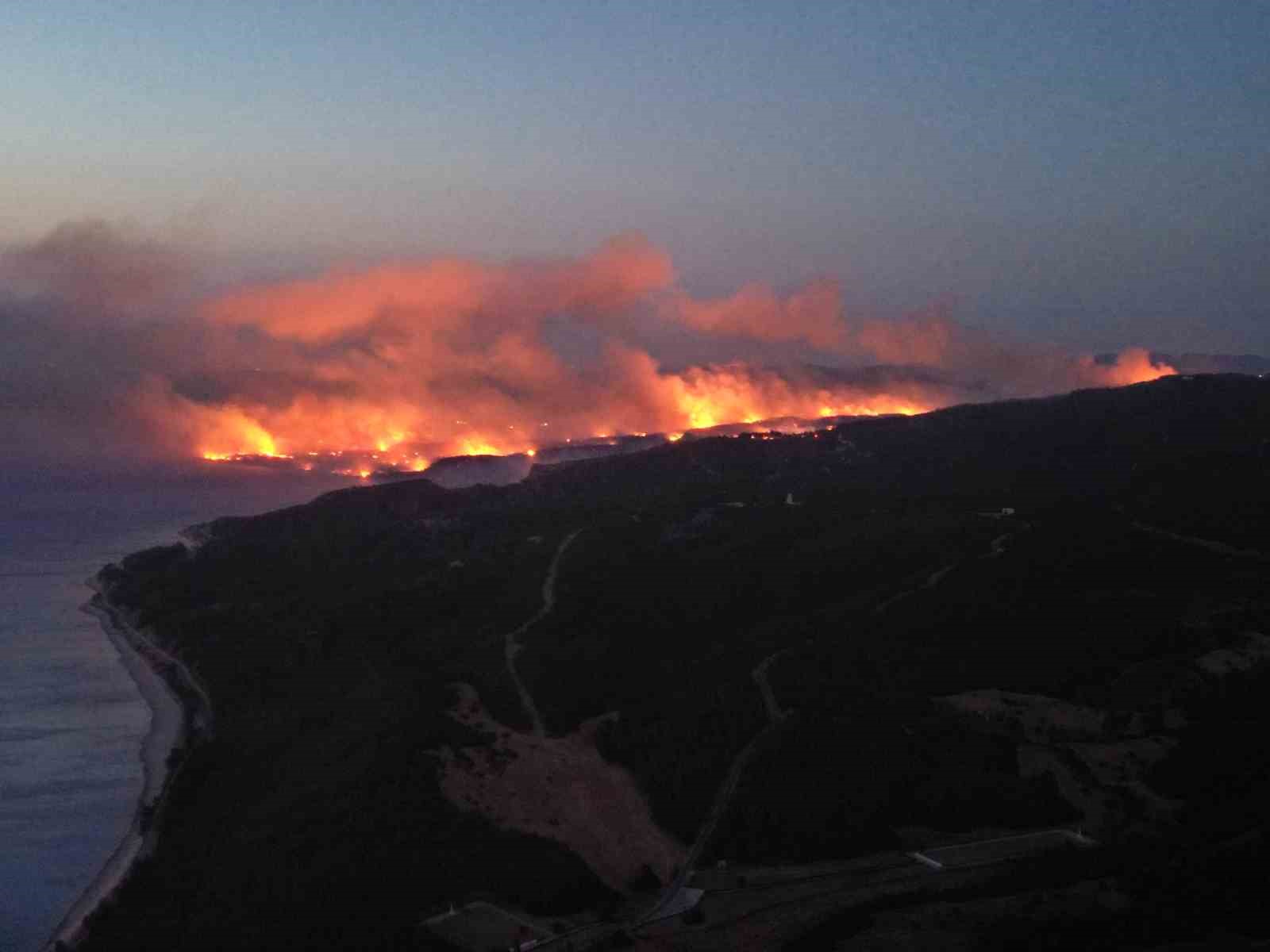 Tarihi Alan&rsquo;daki orman yangını dron ile g&ouml;r&uuml;nt&uuml;lendi
