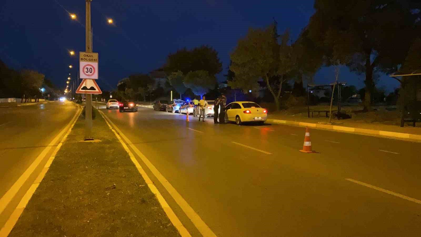 Polis &ccedil;evirmesini g&ouml;r&uuml;nce geri geri ka&ccedil;tılar
