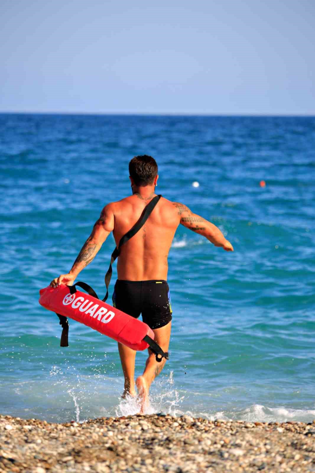 Konyaaltı&rsquo;nda cankurtaranlar 3,5 ayda 400&rsquo;&uuml;n &uuml;zerinde boğulma vakasına m&uuml;dahale etti
