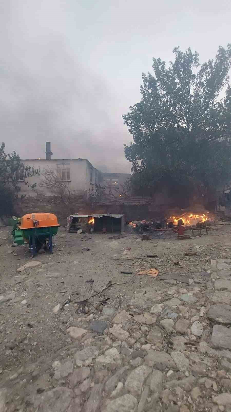 Hayvanları orman yangınında telef olan vatandaşın feryadı yürek dağladı