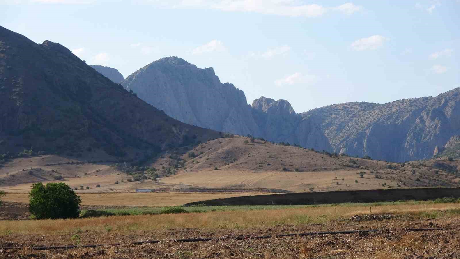 Yozgat’ta insan siluetine benzeyen dağ dikkat çekiyor
