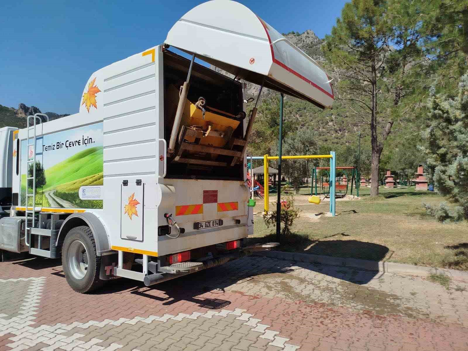 Osmaneli&rsquo;nde t&uuml;m &ccedil;&ouml;p konteynerleri temizlendi
