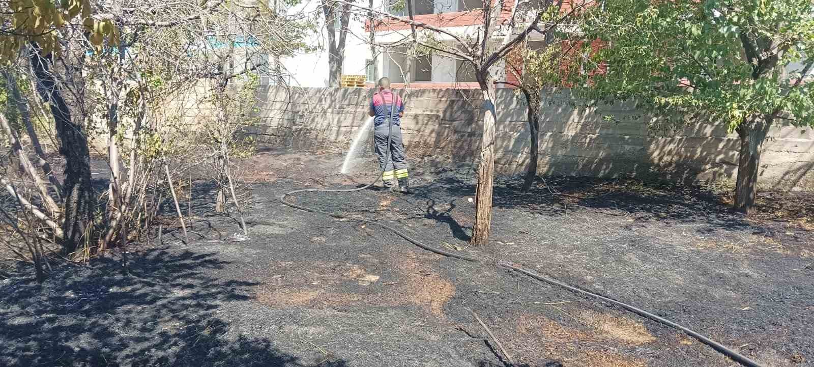&Ouml;rt&uuml; yangın b&uuml;y&uuml;meden s&ouml;nd&uuml;r&uuml;ld&uuml;
