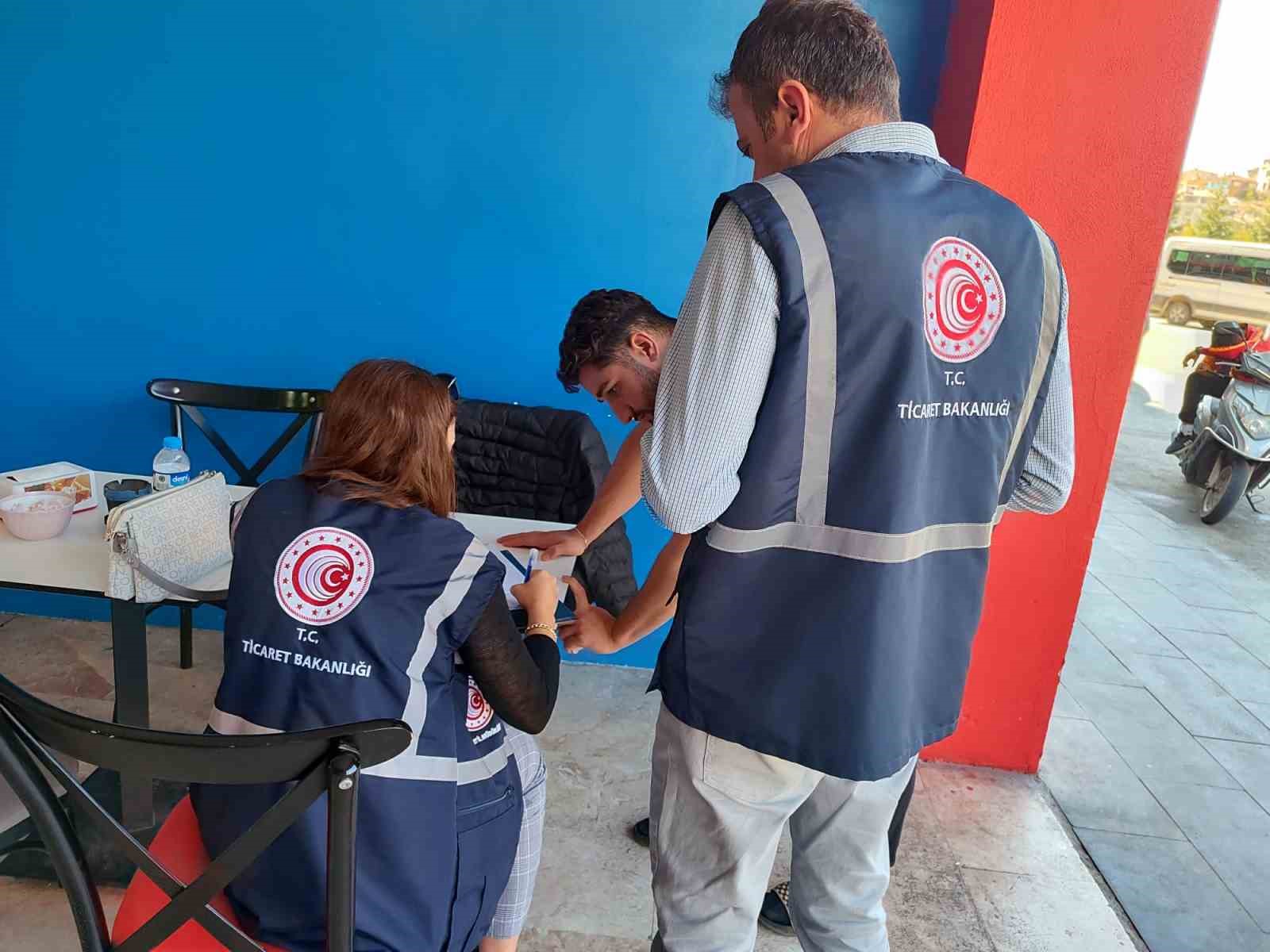 Bayburt’ta market ve lokantalar denetlendi kurallara uymayan işletmelere ceza yazıldı
