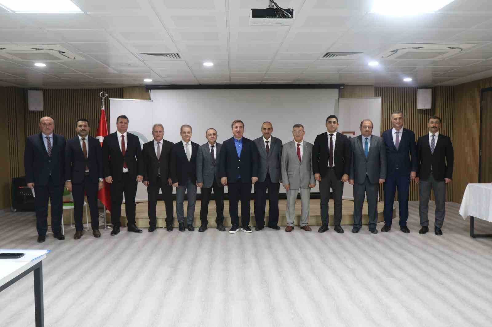 Vali Aydoğdu, "Halk G&uuml;n&uuml;"nde 53 vatandaşı dinledi
