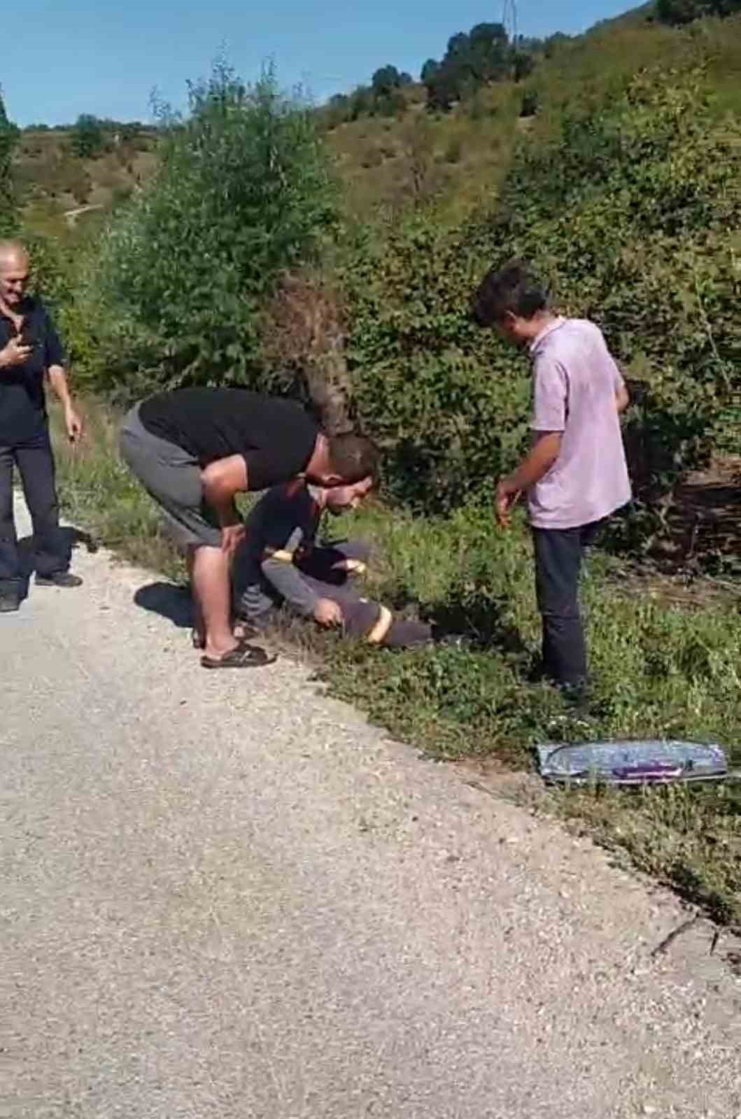 D-140&rsquo;da otomobil ile trakt&ouml;r &ccedil;arpıştı: 2 yaralı
