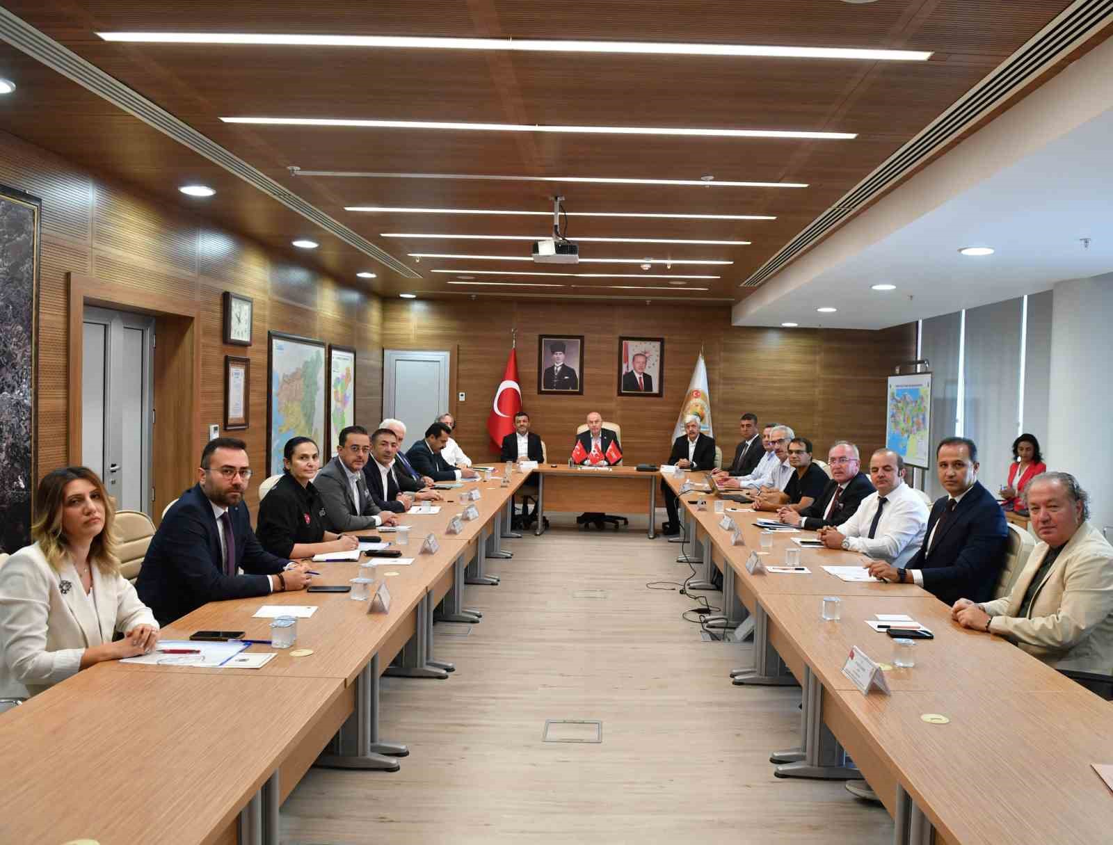 Denizli, Pamukkale&rsquo;nin s&uuml;rd&uuml;r&uuml;lebilirliği i&ccedil;in ele ele verdi
