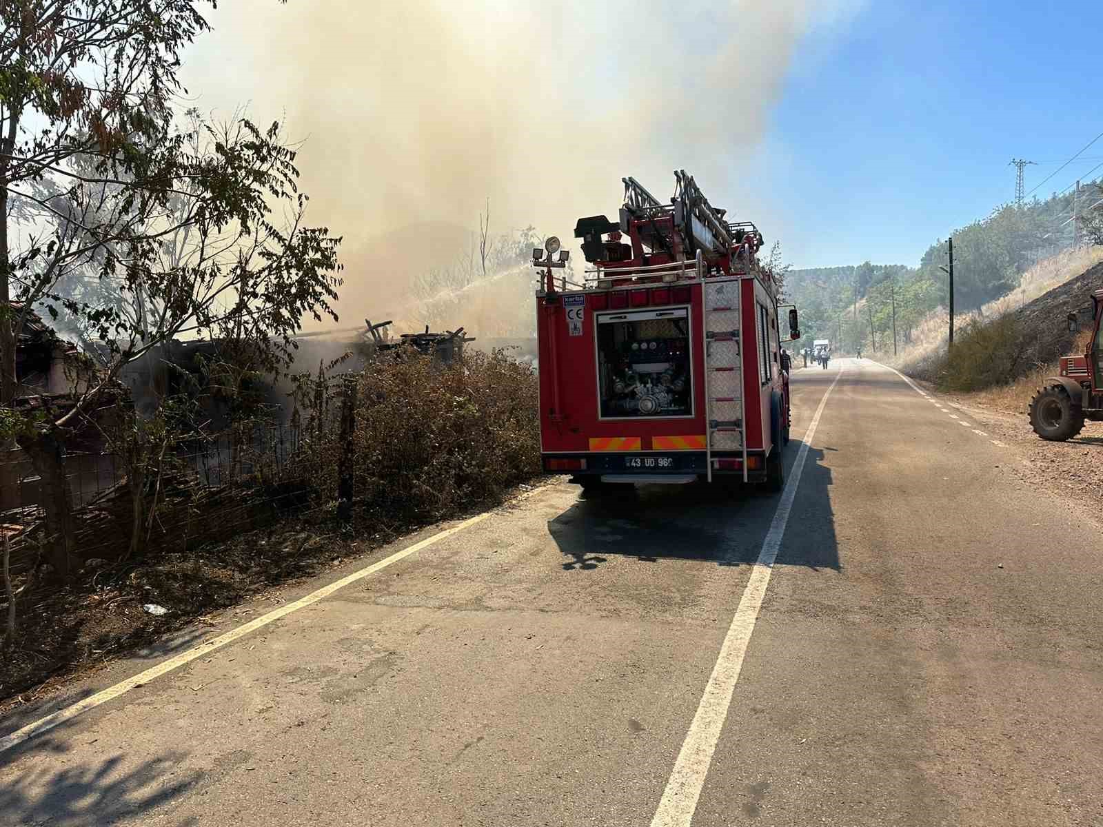 Tavşanlı&rsquo;da kullanılmayan 2 ev k&uuml;le d&ouml;nd&uuml;
