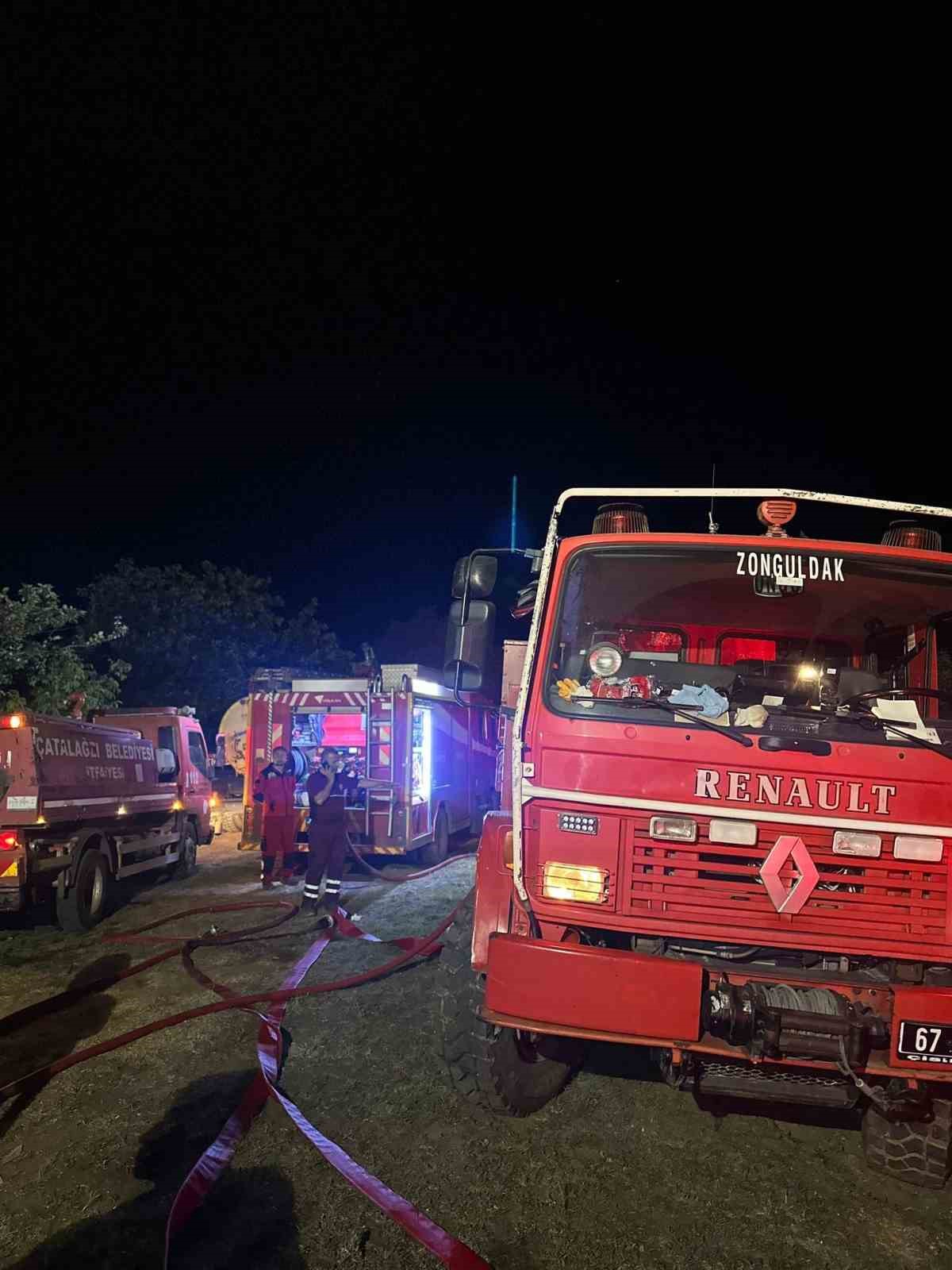 Zonguldak&rsquo;ta fındık bah&ccedil;esinde &ccedil;ıkan yangın araziye sı&ccedil;radı
