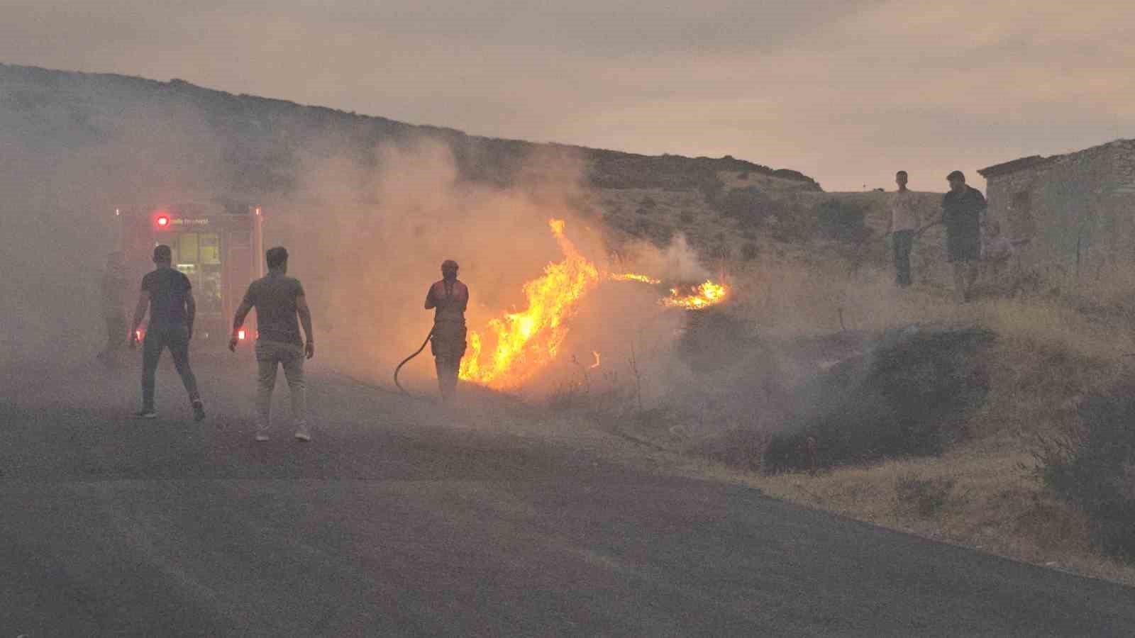 İzmir’in Tire ve Bayındır ilçelerinde orman yangını
