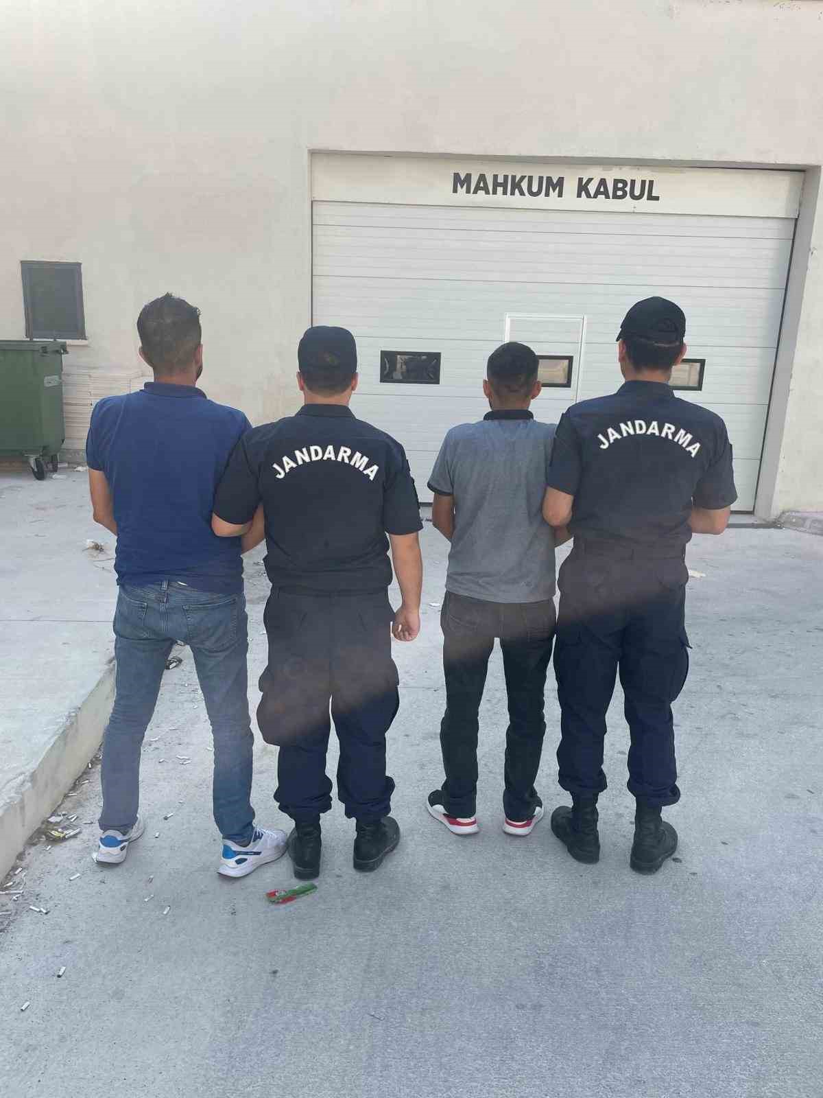 Adana&rsquo;da hapis cezaları bulunan 3 kişi yakalandı
