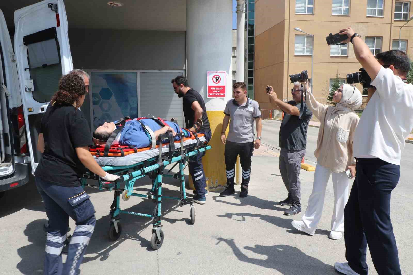 Erzincan&rsquo;da feci trafik kazası: 3 &ouml;l&uuml;, 4 yaralı
