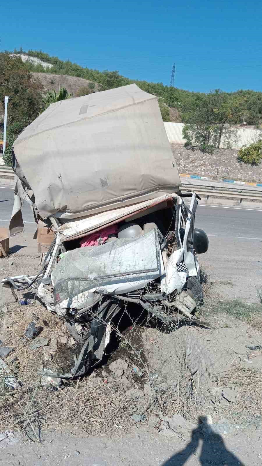 Bilecik&rsquo;te meydana gelen trafik kazasında 1&rsquo;i ağır 2 kişi yaralandı

