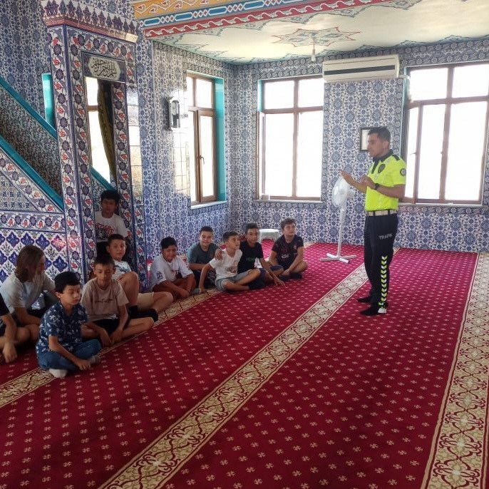 Babaeski&rsquo;de kurs &ouml;ğrencilerine trafik eğitimi
