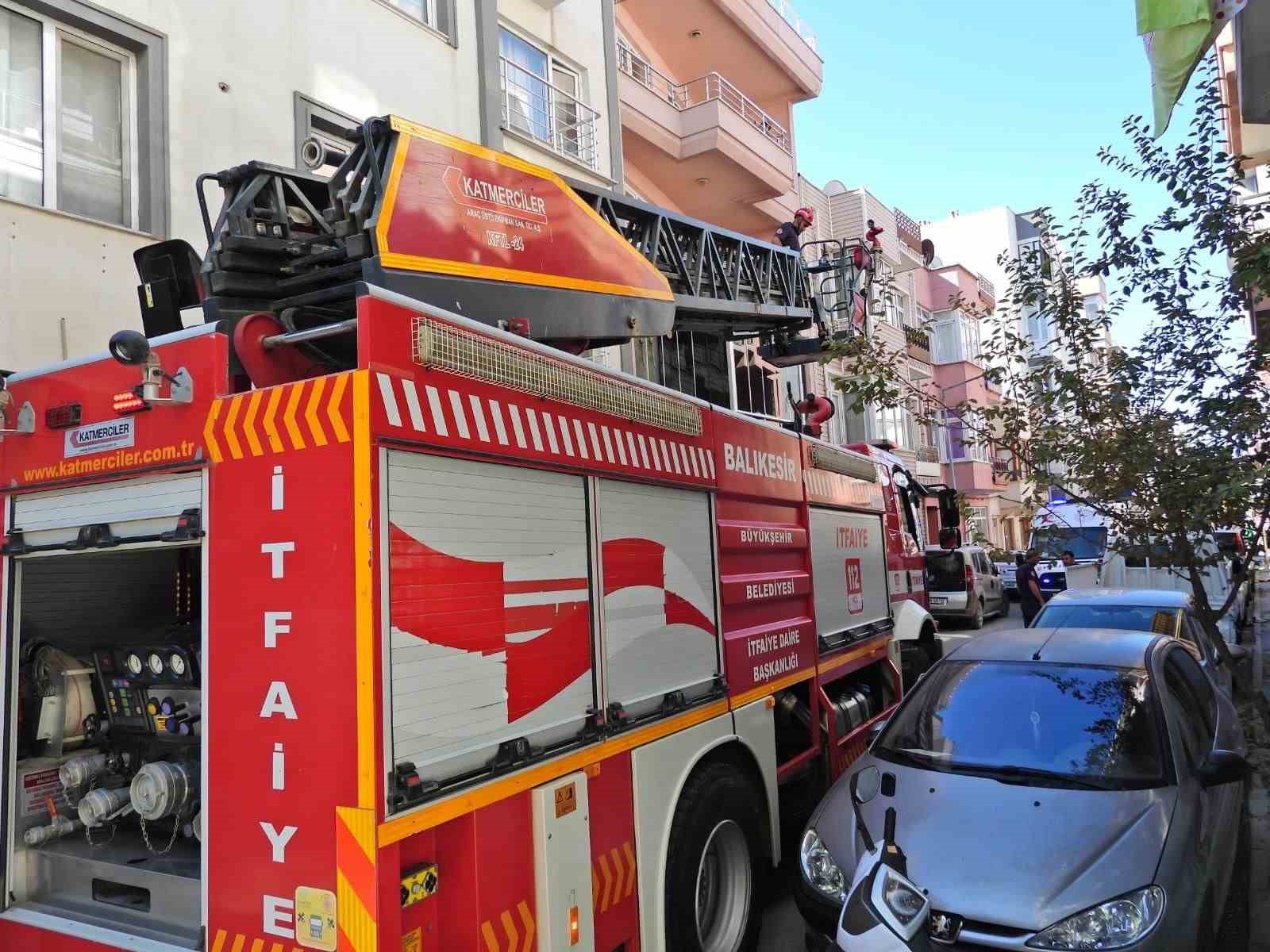 Erdek&rsquo;te haber alınmayan bir kişi evinde &ouml;l&uuml; bulundu

