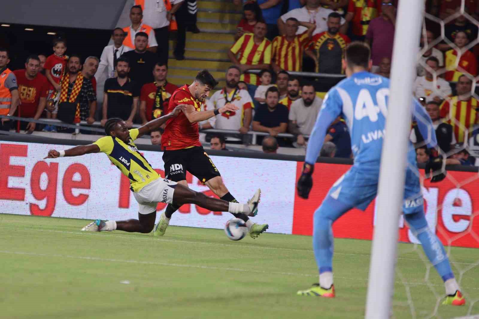 Trendyol Süper Lig: Göztepe: 0 - Fenerbahçe: 2 (İlk yarı)