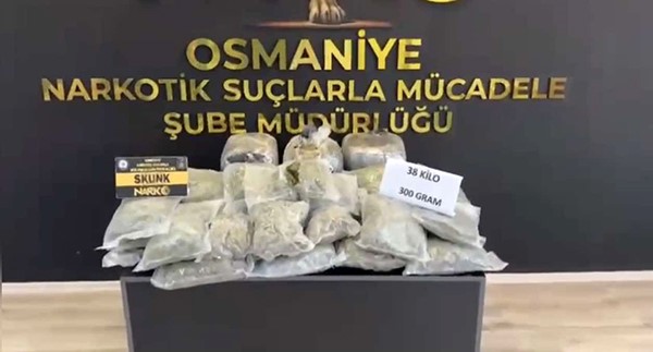 Osmaniye’de durdurulan 2 otomobilde 38 kilo 300 gram uyuşturucu çıktı
