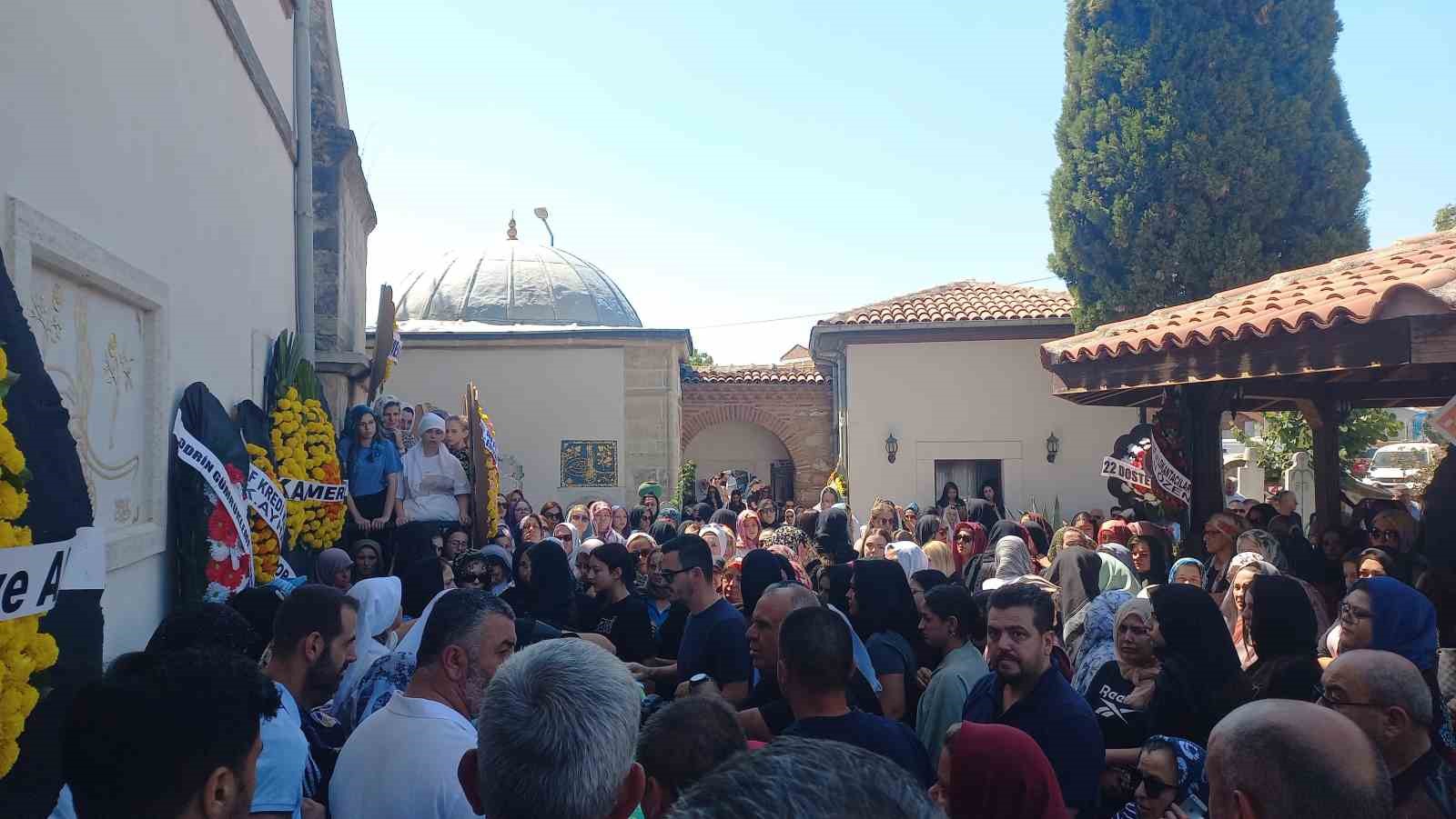 Silahın ateş alması sonucu hayatını kaybeden Duru, son yolculuğuna uğurlandı
