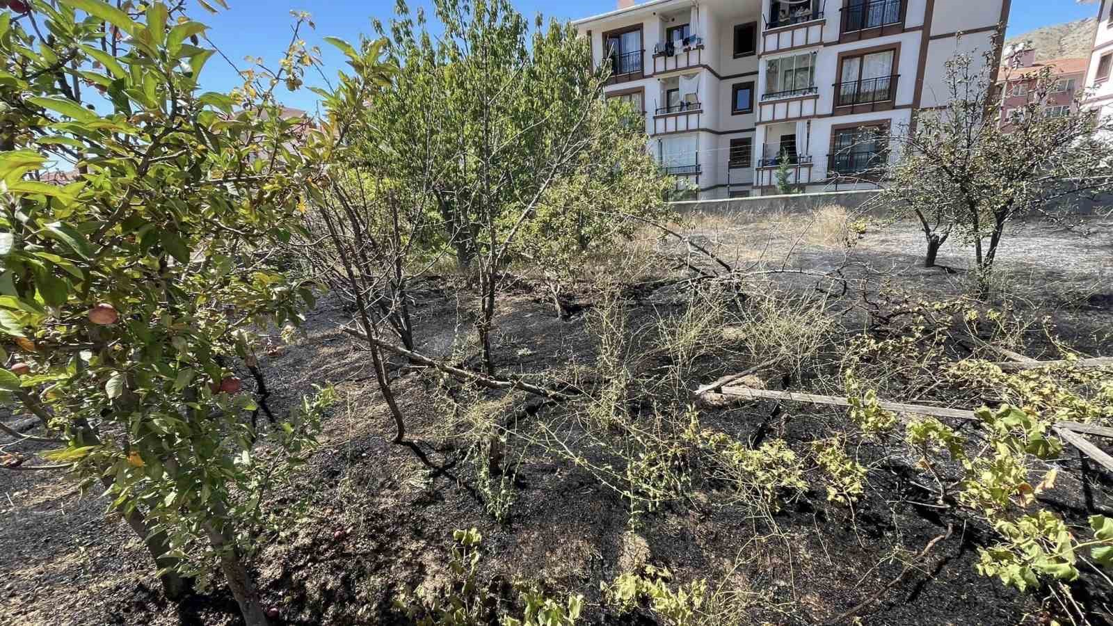 Bahçede çıkan yangın büyümeden söndürüldü
