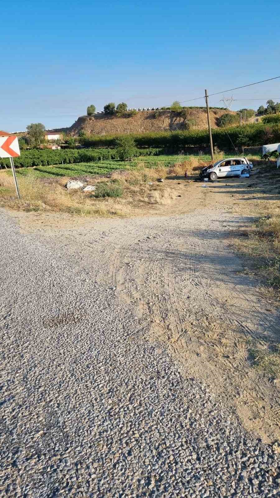 Kontrolden &ccedil;ıkan ara&ccedil; takla attı: 2 yaralı

