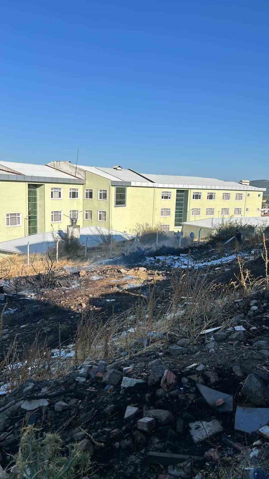 Ayvacık’ta otluk alanda çıkan yangın korkuttu