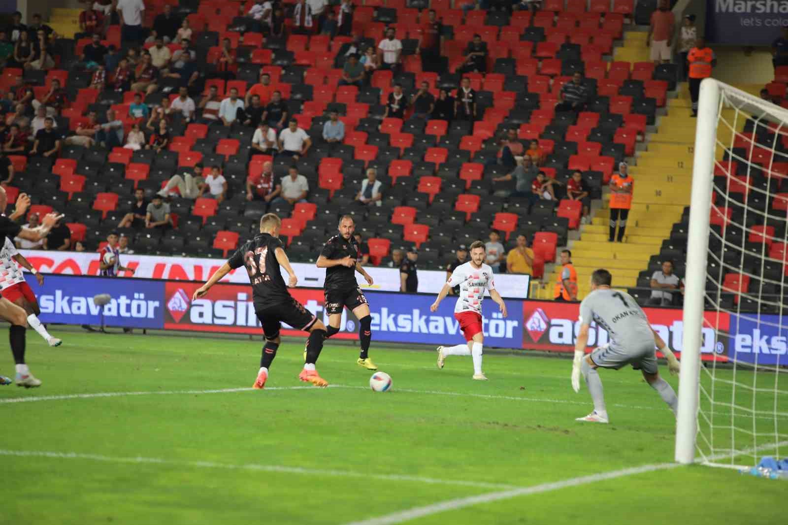 Trendyol S&uuml;per Lig: Gaziantep FK: 0 - Samsunspor: 1 (Ma&ccedil; devam ediyor)
