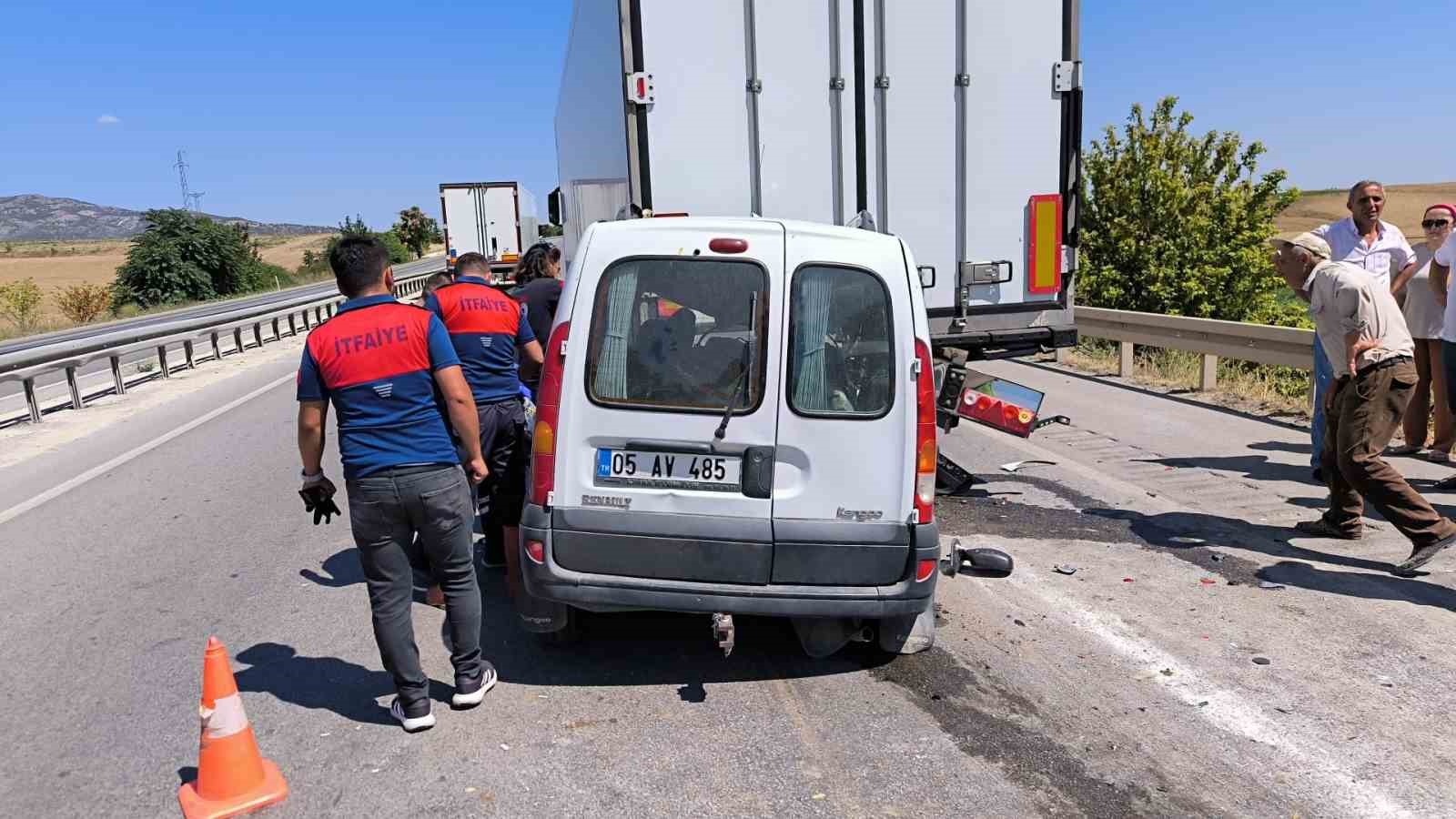 Amasya’da hafif ticari araç tıra çarptı: 1 ölü
