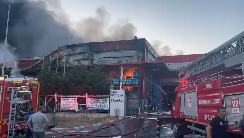 Tekirdağ&rsquo;daki fabrika yangını b&uuml;y&uuml;k oranda kontrol altına alındı
