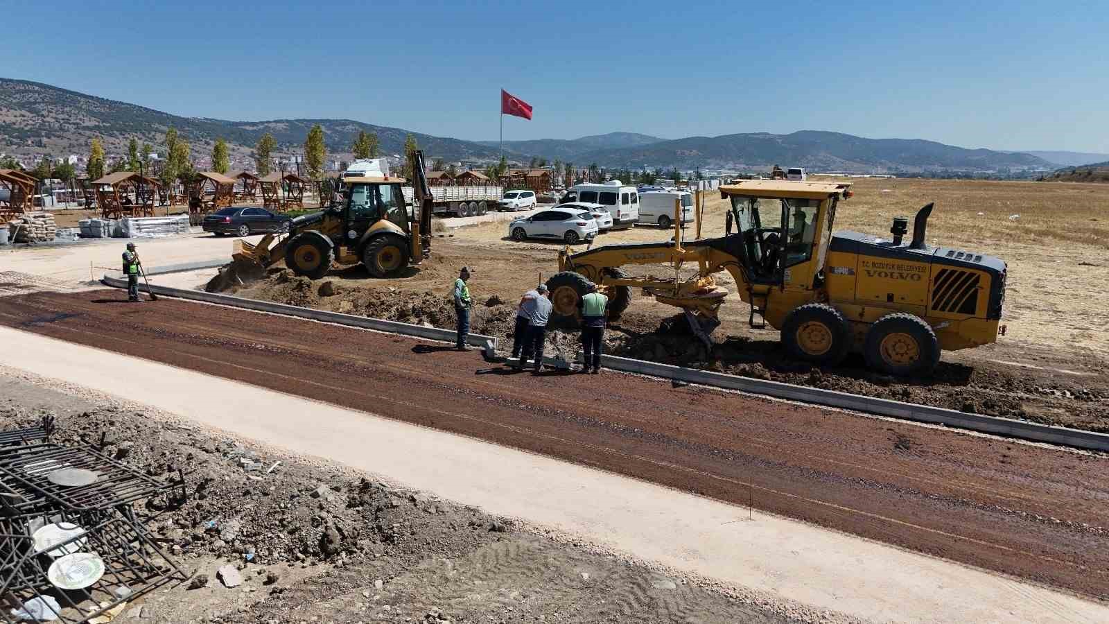 Başkan Bakkalcıoğlu &ldquo;Boz&uuml;y&uuml;k Kurtuluş Savaşı Anı Evi&rdquo; &ccedil;alışmalarında incelemelerde bulundu
