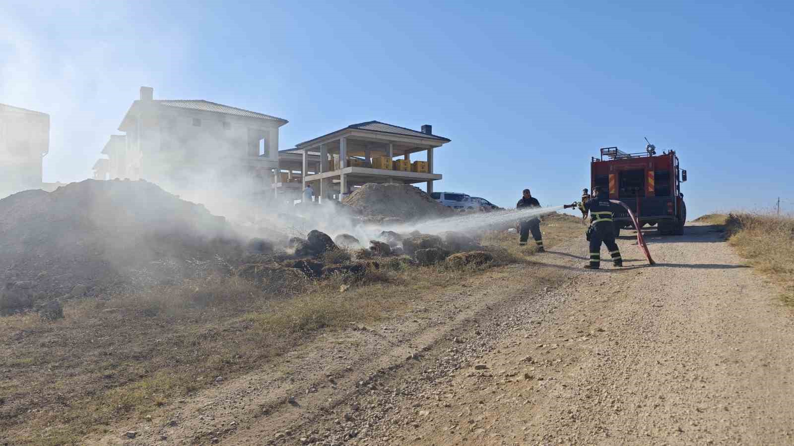 Bilecik&rsquo;te &ccedil;ıkan saman yangını kısa s&uuml;rede s&ouml;nd&uuml;r&uuml;ld&uuml;
