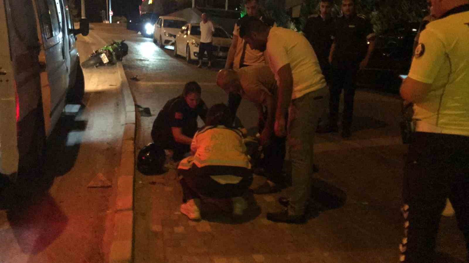 Motosikletten d&uuml;şen alkol&uuml; s&uuml;r&uuml;c&uuml; yaralandı
