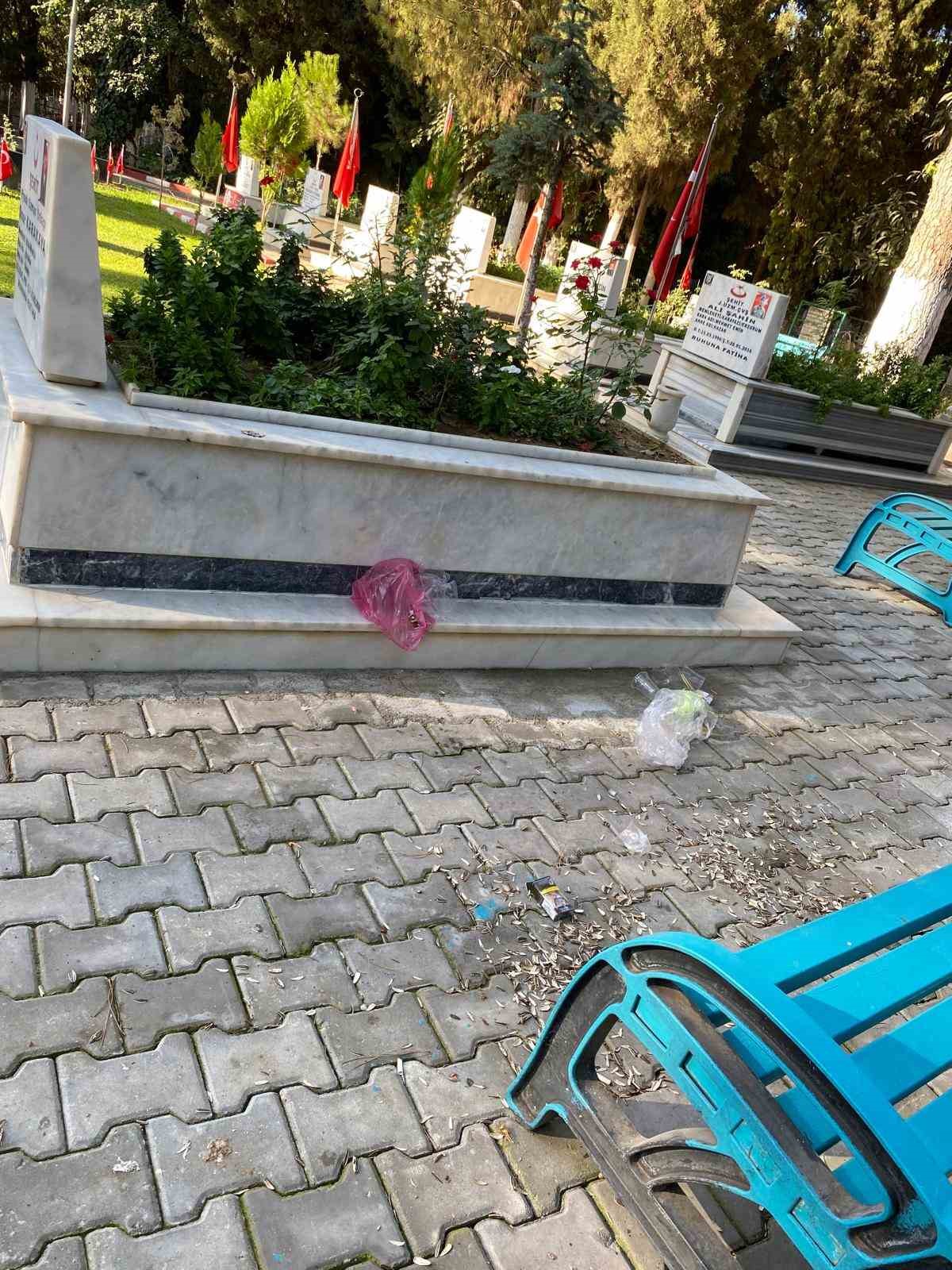 Turgutlu Şehitliğinde büyük saygısızlık