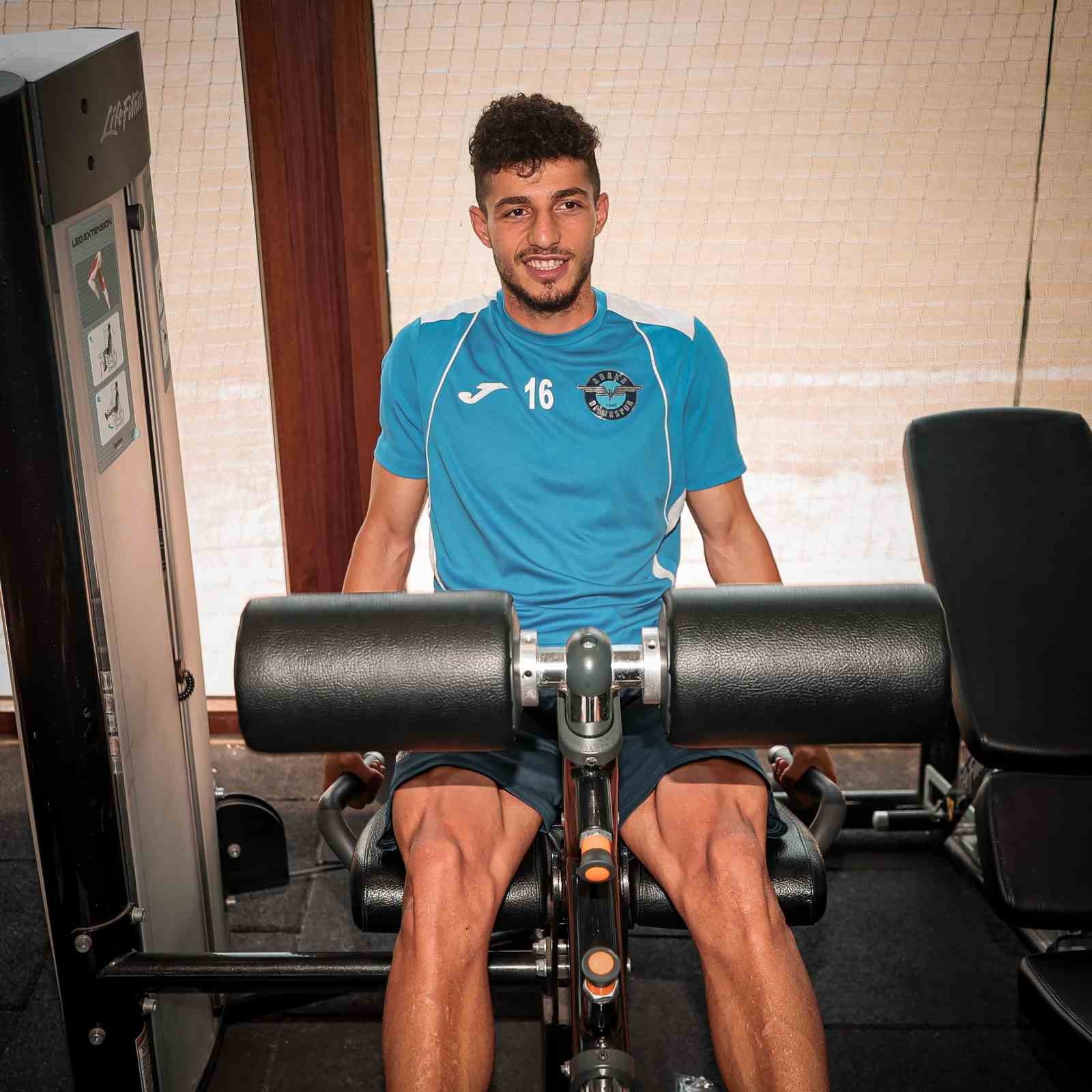 Adana Demirspor, Kasımpaşa ma&ccedil;ı hazırlıklarını salonda s&uuml;rd&uuml;rd&uuml;
