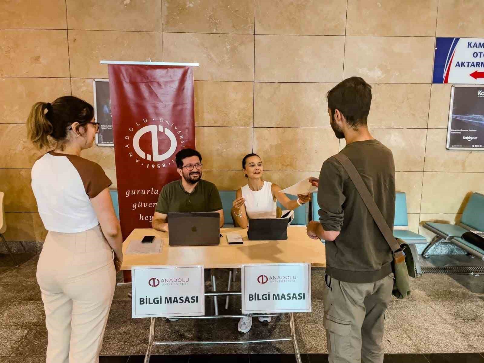 Anadolu &Uuml;niversitesinden Eskişehir&rsquo;e yeni gelen &ouml;ğrencilere sıcak karşılama
