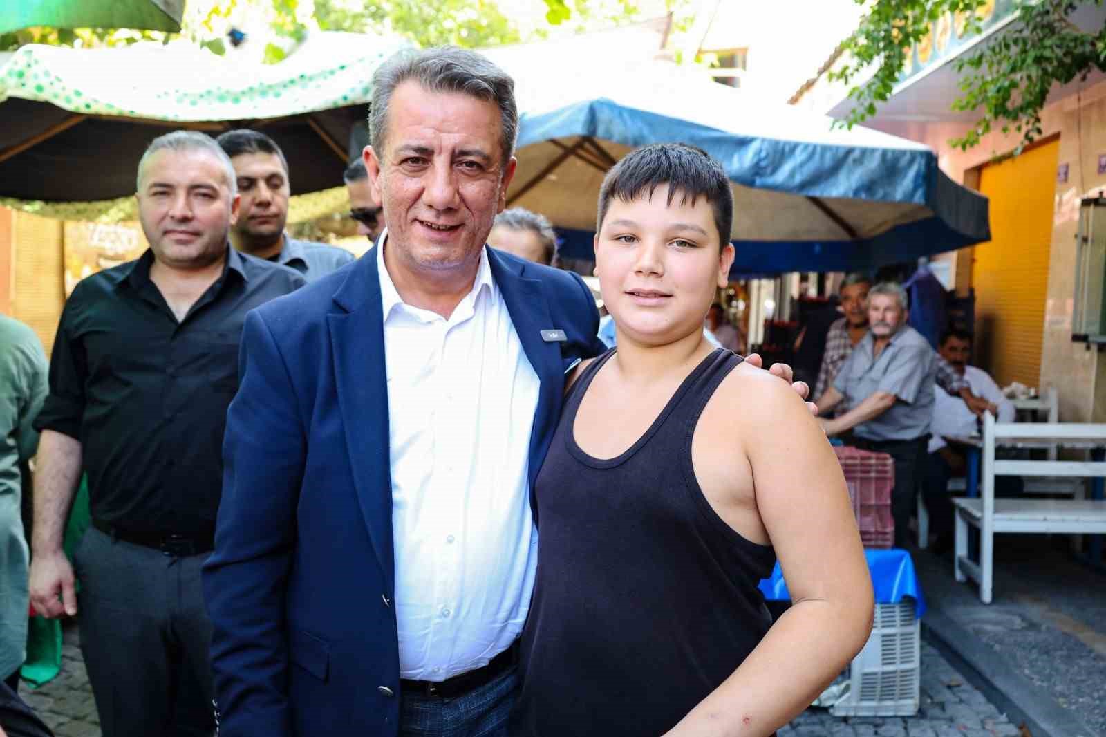 Efeler Belediye Başkanı Yetişkin, Salı Pazarı&rsquo;nda vatandaşlarla buluştu
