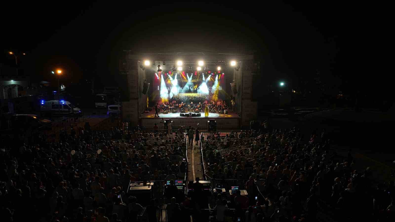 Geleneksel Ağustos Fuarı&rsquo;nda m&uuml;zik ziyafeti yaşandı
